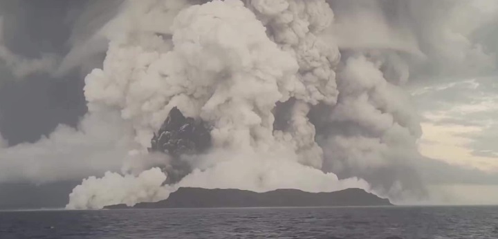 21世纪最强的火山喷发 汤加火山爆发威力约千颗原子弹
