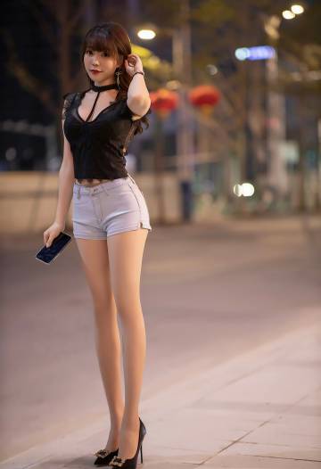 xiaoyu芝芝booty第494期街拍蕾丝衣服短裤牛仔大长腿写真图片