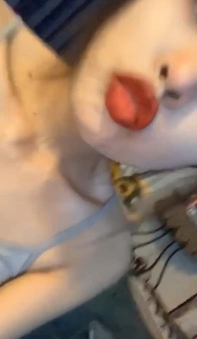 会打呼噜的月亮壁纸图片